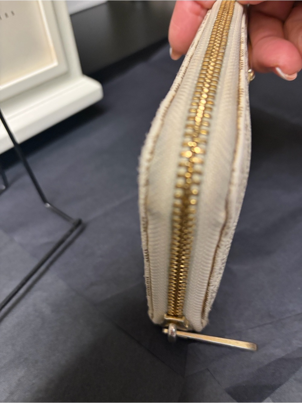 Michael Kors Beige Signature Zip Wallet with Gold Plate - Picture 4 of 6